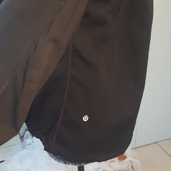 lululemon athletica LNWT🖤Pleated Back WINDBREAKER ClassicHIGH LOWwith TIES Sz 4 - Picture 5 of 8